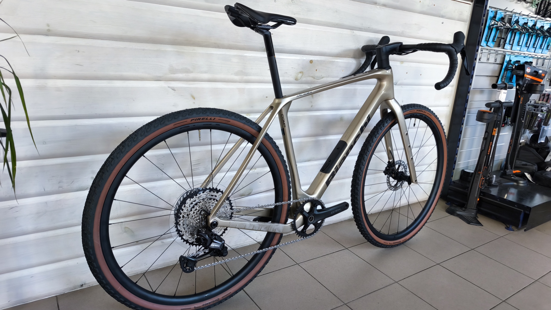Bianchi Arcadex Comp GRX Metal Sand M — Zbliżenie napędu