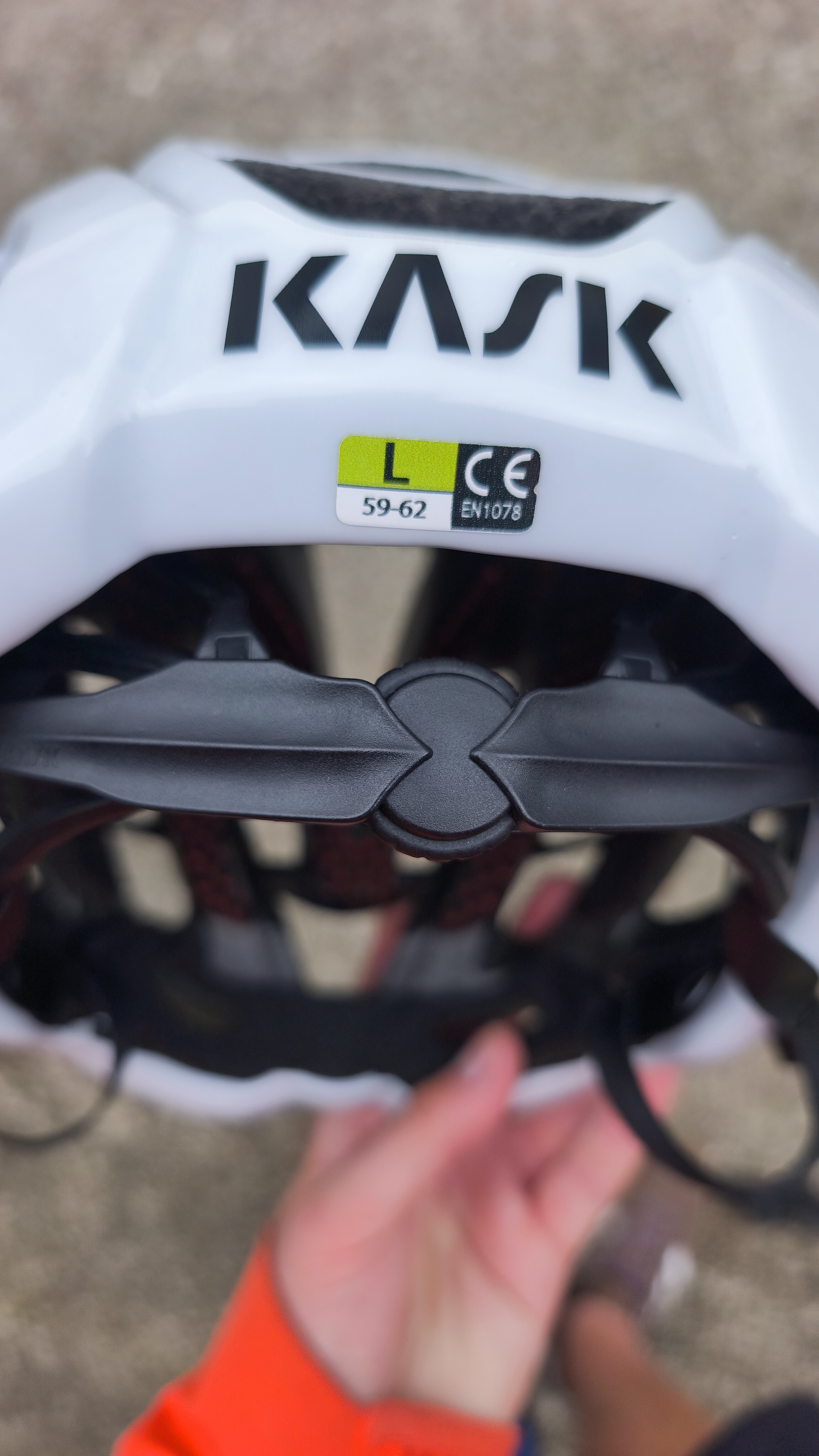 Kask Protone Biały L 59-62cm — Dodatkowe