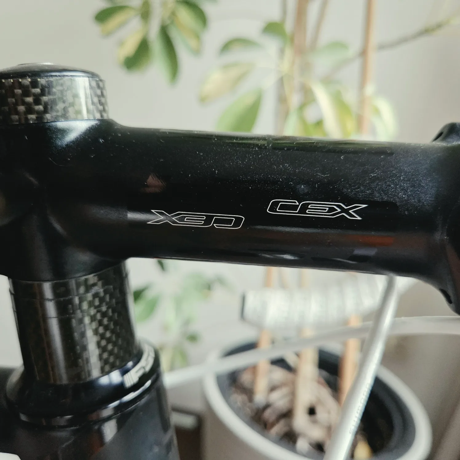 Focus Izalco Max Carbon | SRAM Red eTap 2x11 | Koła Carbon No Limited — Dodatkowe