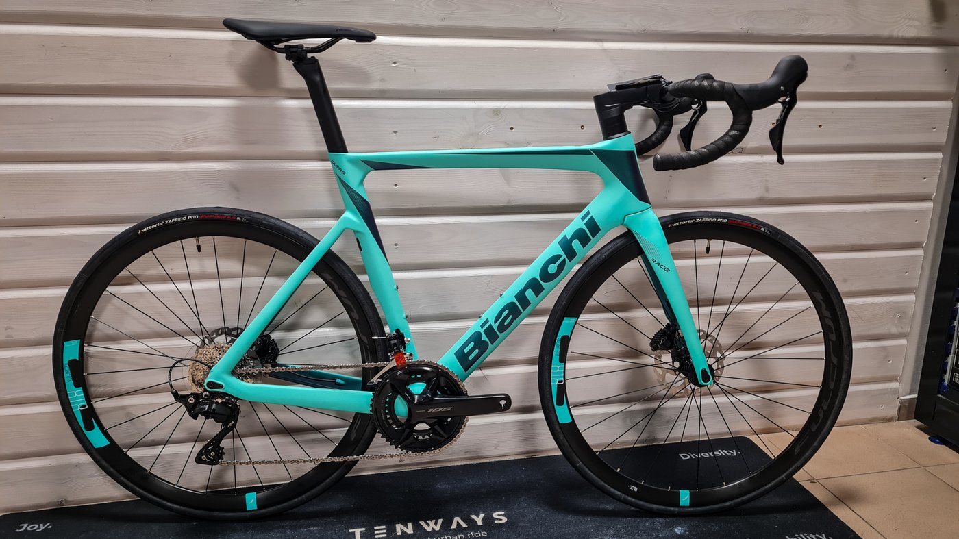 Bianchi Sprint 105 Di2 — Celeste, jak nowy